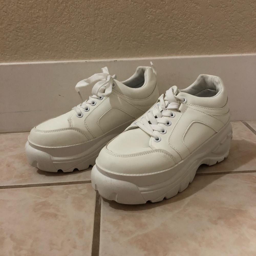 Women’s 90s chunky sneakers